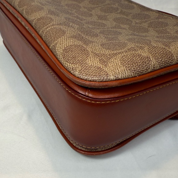 Coach Signature Cassie - Picture 7 of 11